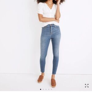 MADEWELL 10" High-Rise Skinny Crop Jeans in Bradfield
Wash